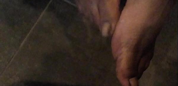  Goddess Alisha first foot job and cum on toes